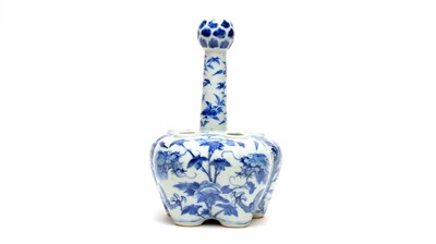 Lot 859 - Chinese blue and white bulb vase