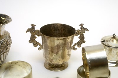Lot 865 - A selection of silver items