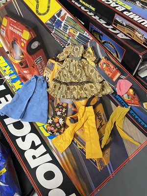Lot 162 - A collection of Sindy dolls and accessories