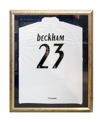 Lot 772 - David Beckham (1975-): a signed replica 2005/6...