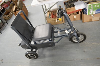 Lot 89 - An eFOLDi lightweight electric folding mobility scooter