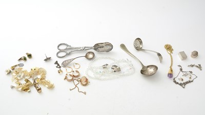 Lot 880 - A selection of gold and costume jewellery, and other items