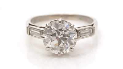 Lot 709 - A solitaire diamond ring