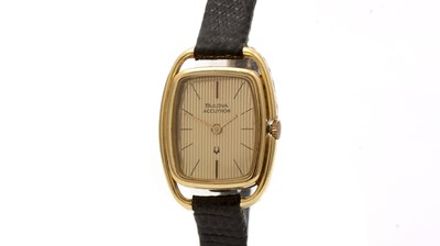 Lot 560 - Bulova Accutron: an 18ct yellow gold cased quartz cocktail watch