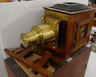 Lot 448 - A 19th Century 'Optimus' mahogany and lacquered brass magic lantern
