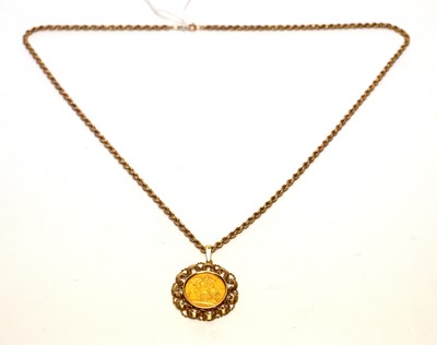 Lot 964 - A George V 1915 gold sovereign pendant necklace