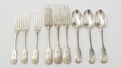 Lot 1051 - A selection of silver shell and fiddle pattern flatware