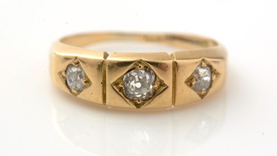 Lot 1063 - A Victorian three stone diamond ring