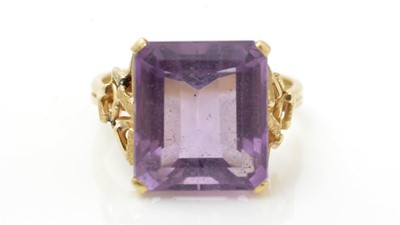 Lot 1106 - An amethyst ring