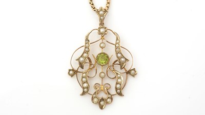 Lot 1118 - An Edwardian peridot and seed pearl pendant on chain