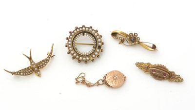 Lot 1120 - A selection of Edwardian gold set jewellery