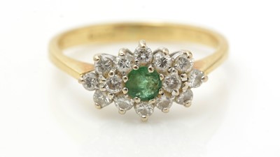 Lot 1136 - An emerald and diamond cluster ring