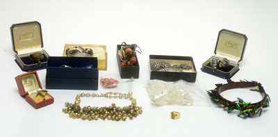 Lot 1213 - A collection of silver and costume jewellery