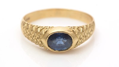 Lot 721 - A sapphire ring
