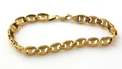 Lot 200 - An 18ct yellow gold fancy-link bracelet