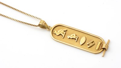 Lot 188 - An 18ct yellow gold hieroglyph pattern pendant