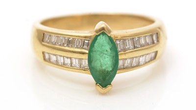 Lot 505 - An emerald and diamond ring