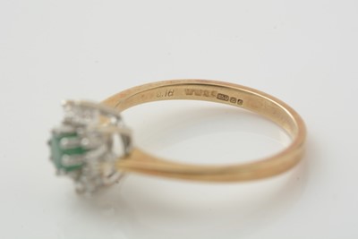 Lot 183 - An emerald and diamond cluster ring