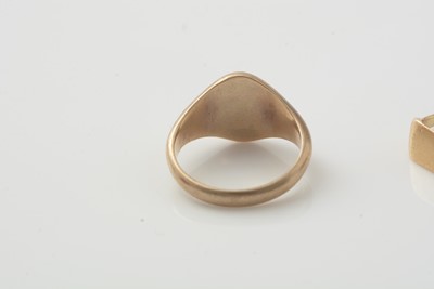 Lot 184 - A 9ct yellow gold signet ring and another