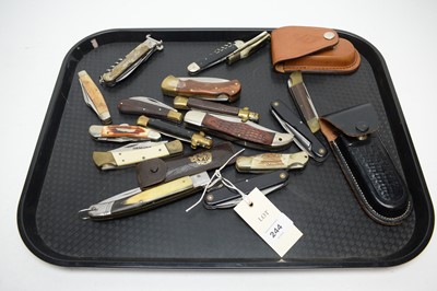 Lot 244 - A selection of folding knives