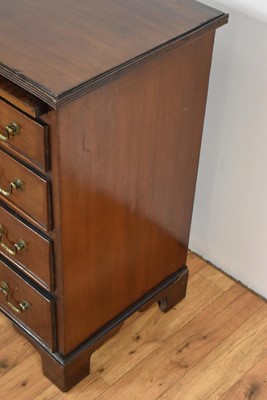 Lot 4 - A late 19th Century mahogany bachelor's chest of drawers.