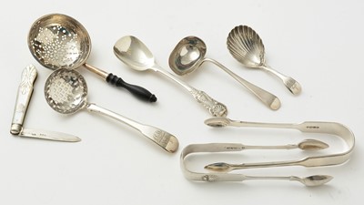 Lot 99 - A selection of silver items to include a good quality George III caddy spoon