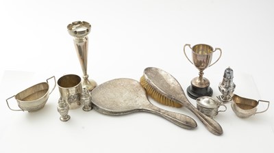 Lot 101 - A selection of silver items