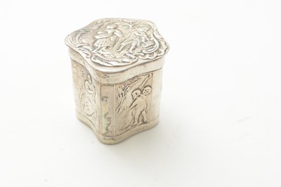 Lot 103 - A selection of silver items