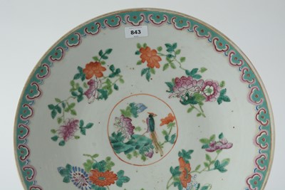 Lot 843 - Famille rose charger