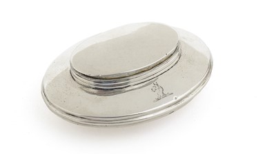 Lot 435 - A George III North Country provincial silver snuff box