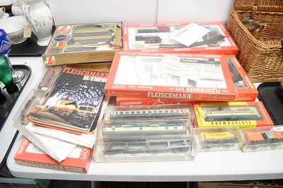 Lot 494 - A selection of Fleischmann and Lima HO gauge railway sets