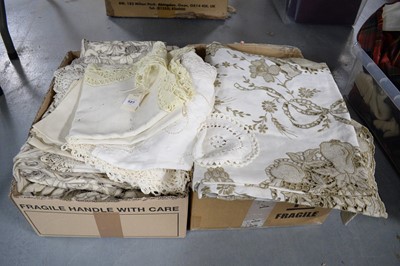 Lot 527 - A collection of table linens and lace ware