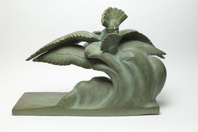 Lot 372 - An Art Deco style seagull sculpture