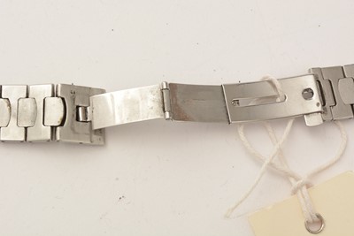 Lot 154 - Omega Seamaster: a steel cased quartz wristwatch