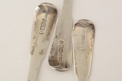 Lot 173 - A set of twelve Scottish silver tablespoons, by Alexander Henderson
