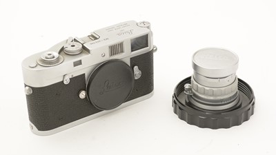 Lot 800 - A Leica M2 camera