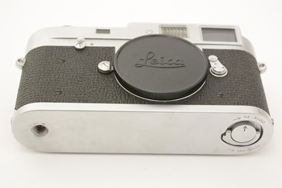 Lot 800 - A Leica M2 camera