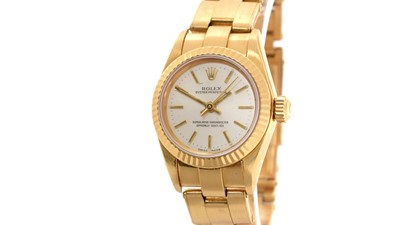 Lot 542 - Rolex Oyster Perpetual: a lady's 18ct yellow gold automatic wristwatch