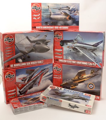 Lot 189 - Fifteen Airfix model constructor kits