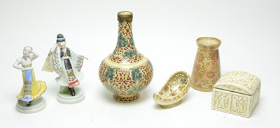 Lot 288 - A selection of decorative ceramic wares