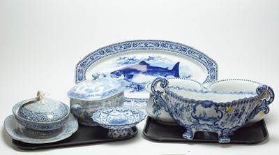 Lot 307 - A selection of blue and white ceramics