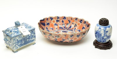 Lot 393 - A collection of Oriental and other ceramics