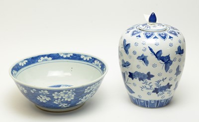 Lot 393 - A collection of Oriental and other ceramics