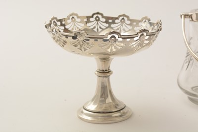 Lot 110 - A selection of silver items