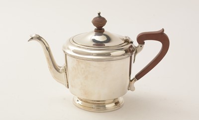 Lot 119 - A silver teapot, by Northern Goldsmiths