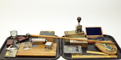 Lot 423 - A collection of desk and other accessories
