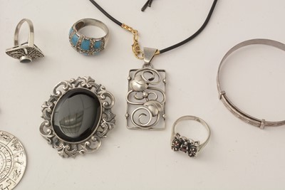 Lot 178 - A selection of silver and other jewellery