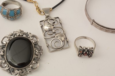 Lot 178 - A selection of silver and other jewellery