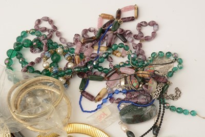 Lot 180 - A large quantity of costume jewellery