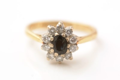 Lot 142 - A sapphire and diamond cluster ring